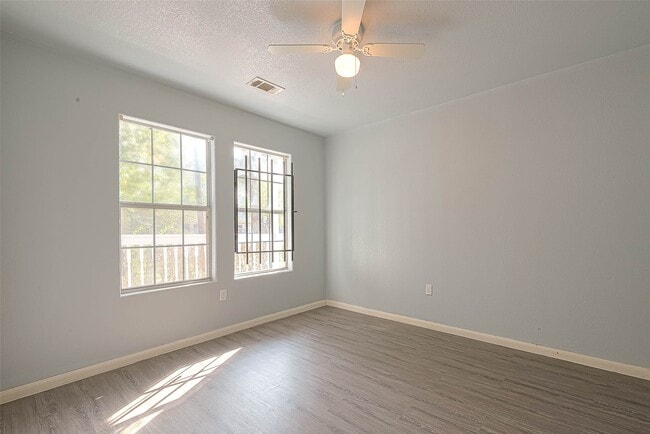 Building Photo - 4813 Pederson St