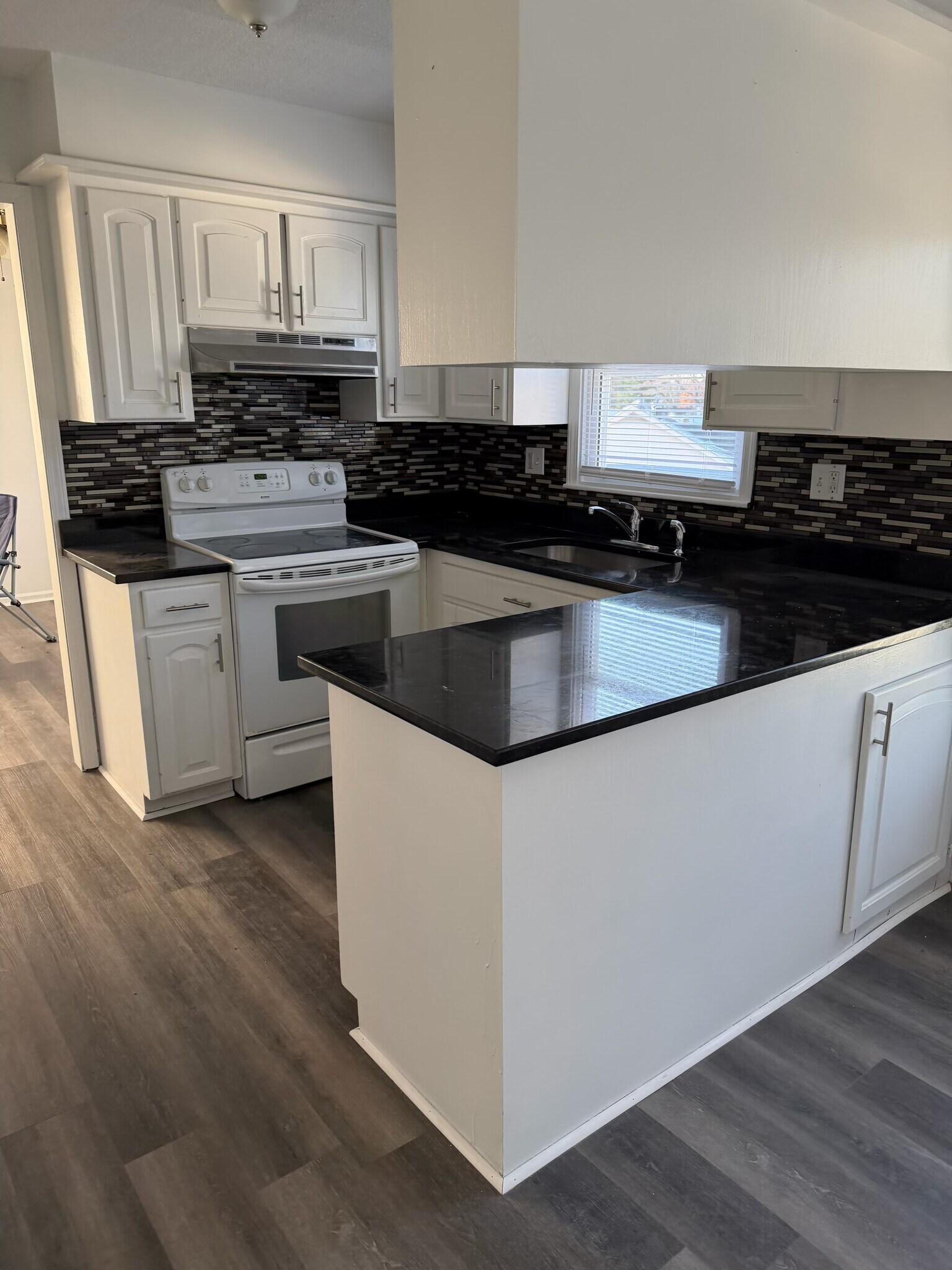 Building Photo - 6527 NW Fairway Dr