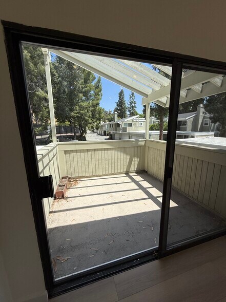 Building Photo - 22137 Burbank Blvd