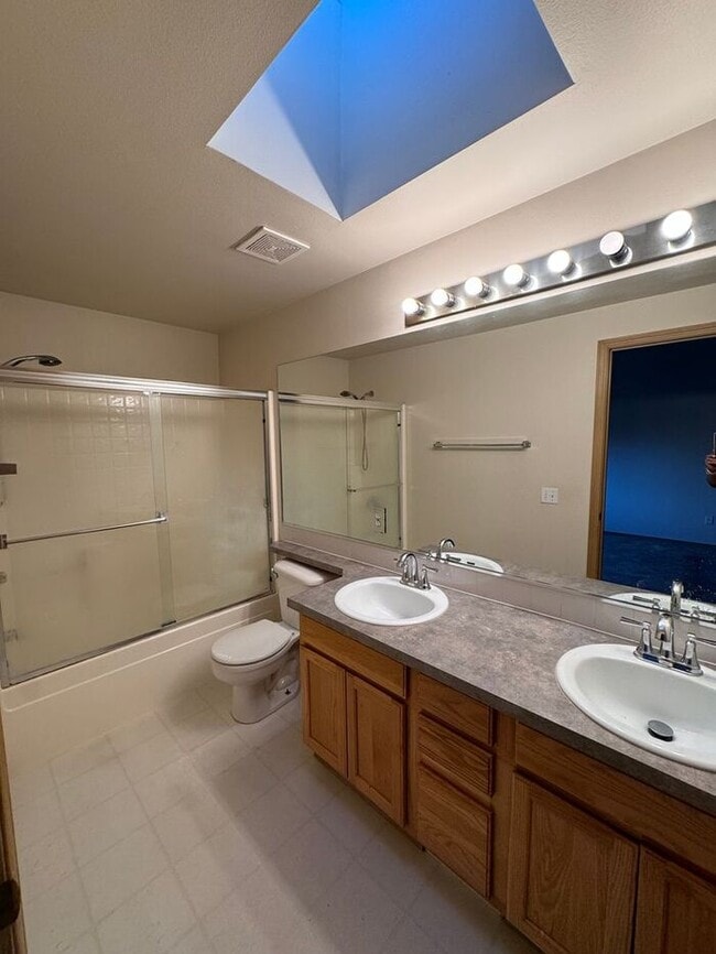 Building Photo - Nice 4 bedroom, 2.5 bath two story home in English Ridge, Puyallup!!