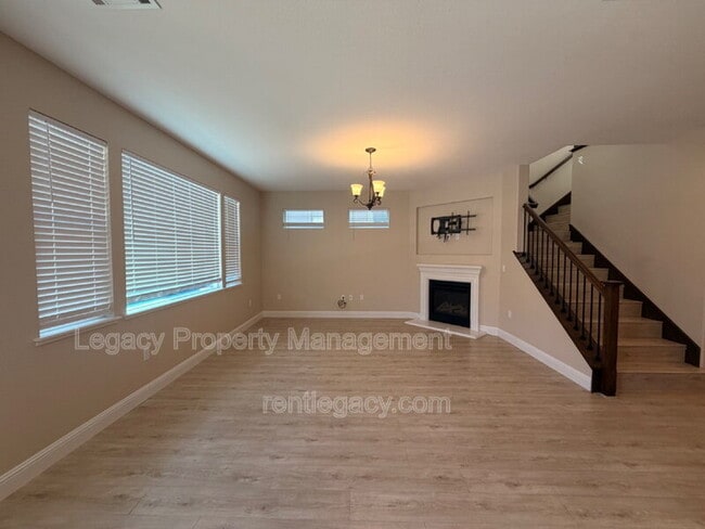 Building Photo - 3224 La Paz Dr