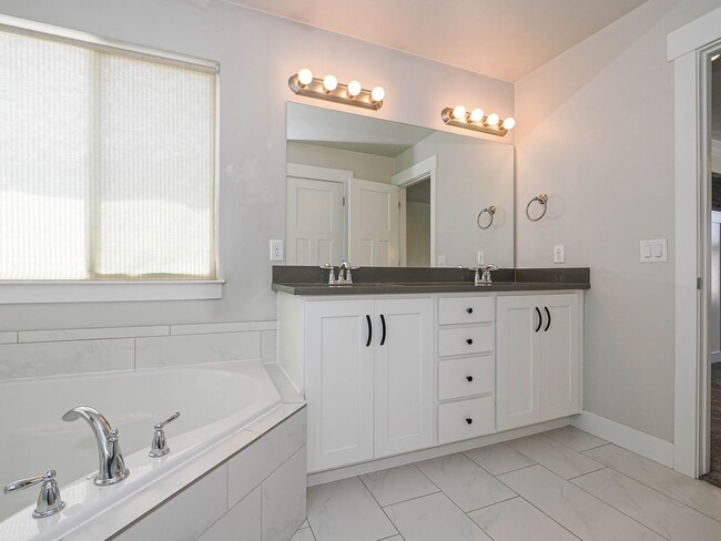 Building Photo - 69 S Serrata Ln