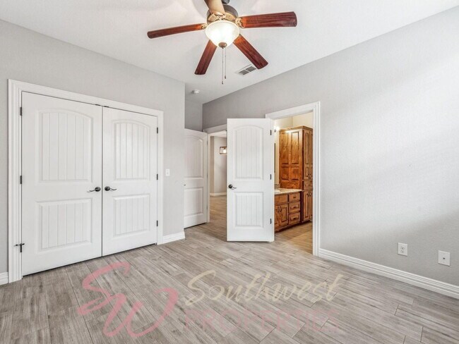 Building Photo - Stunning 5 bedroom, 3.5 bath in Elk Ridge Estates!
