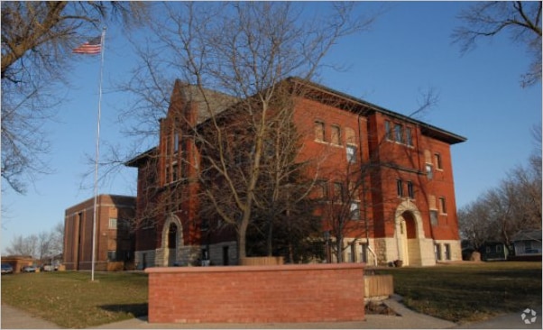 Lincoln Apts Exterior