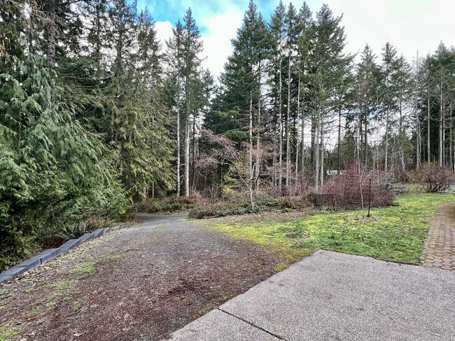 Building Photo - Private 5 Acres