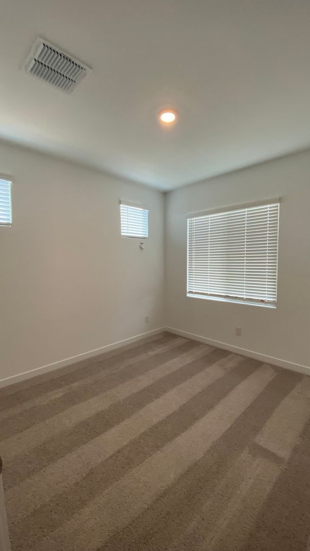 Building Photo - Beautiful Surprise Home: 4 Bd, 3 Ba