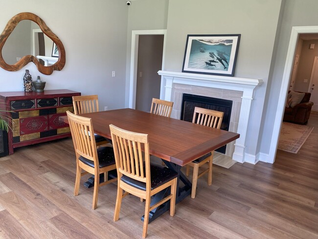 Building Photo - 3 Bed/3 Bath with 2 Bonus Rooms!!!