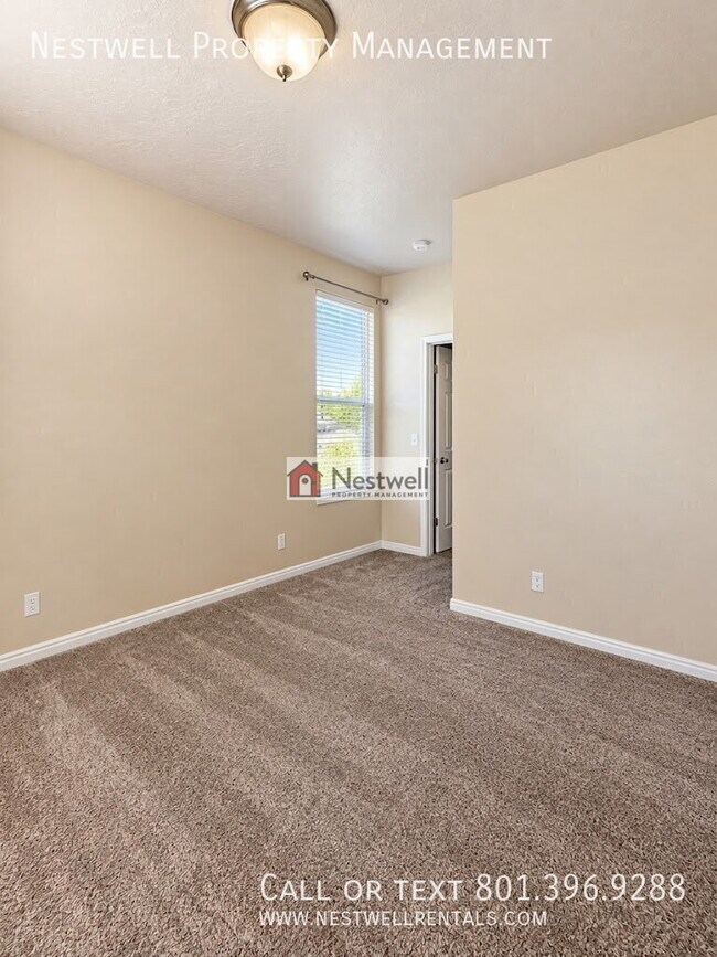 Building Photo - 482 Walton Dr