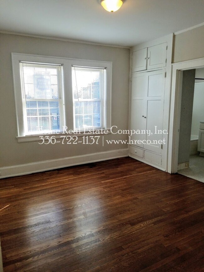 Building Photo - 405 N Spring St