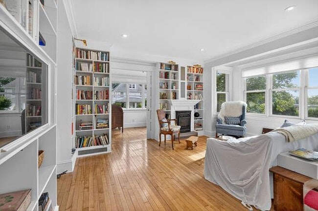 Building Photo - 25 Soundview Ave