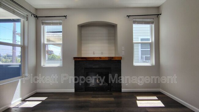 Building Photo - 147 N Wycoff Ave
