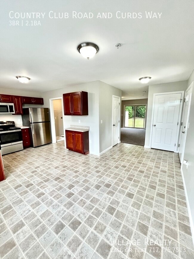 Building Photo - 703 Country Club Rd