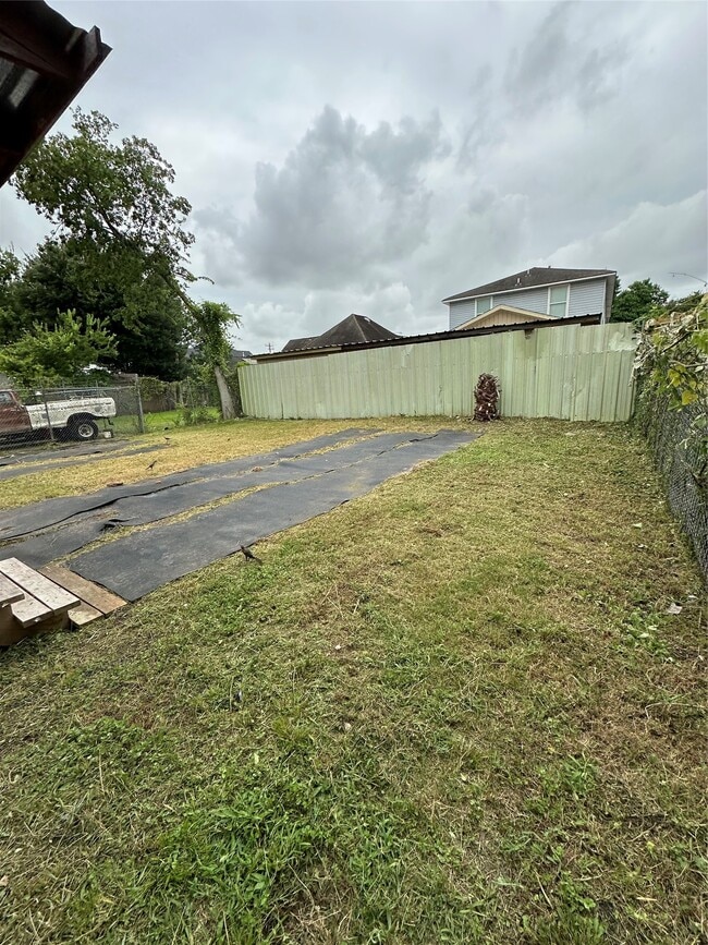 Building Photo - 304 Lockwood Dr