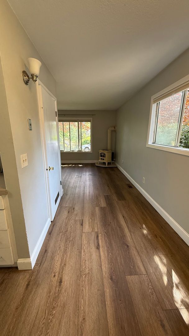 Building Photo - 2 bedroom Charming Single Family Home Multnomah Village Video Attached.