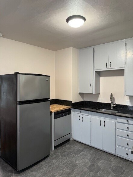 Building Photo - 1042 8th St NW