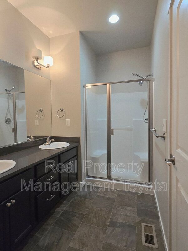 Building Photo - 4746 Hadley St