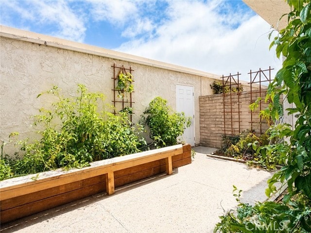 Building Photo - 27943 Ridgebrook Ct