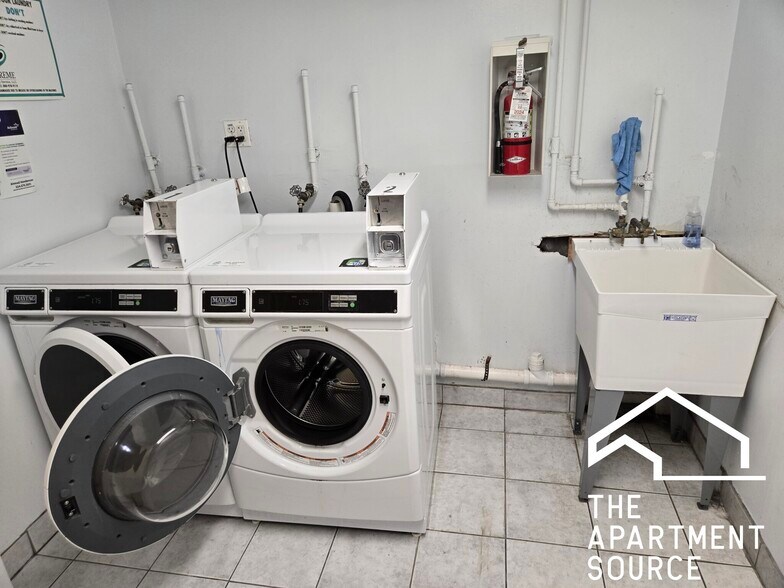 Building Photo - 420 W Aldine Ave