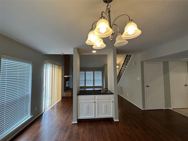 Building Photo - 3647 Palm Grove Dr