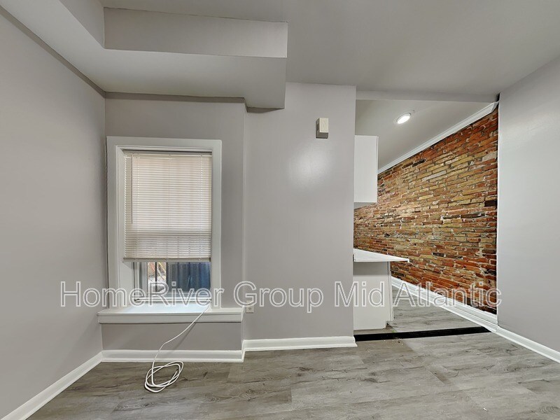 Building Photo - 702 Dolphin St