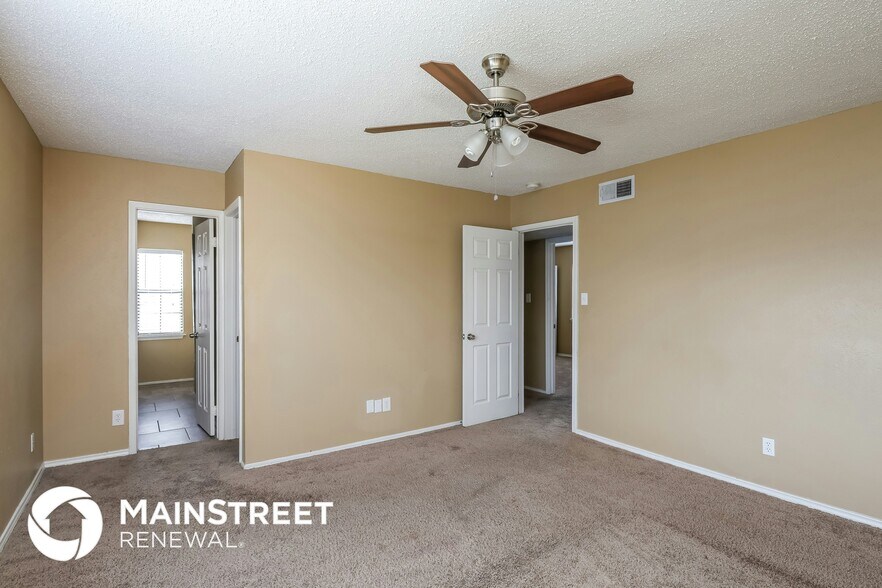 Building Photo - 1508 Bandera Dr
