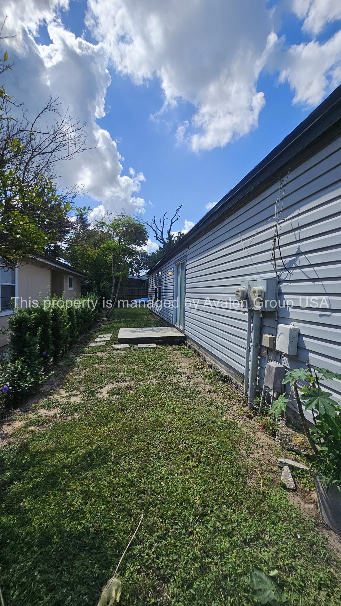 Building Photo - 10160 Geni Hill Cir N