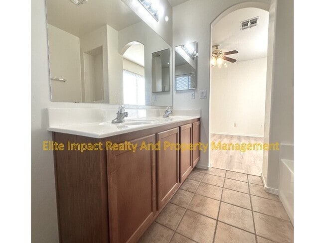 Building Photo - 8332 S Lost Mountain Rd