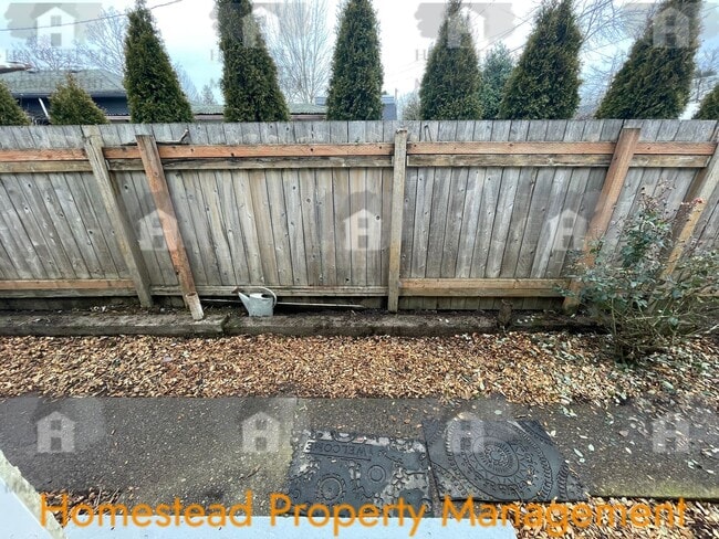 Building Photo - 660