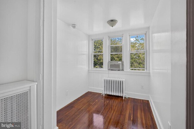 Building Photo - 623 Farragut St NW