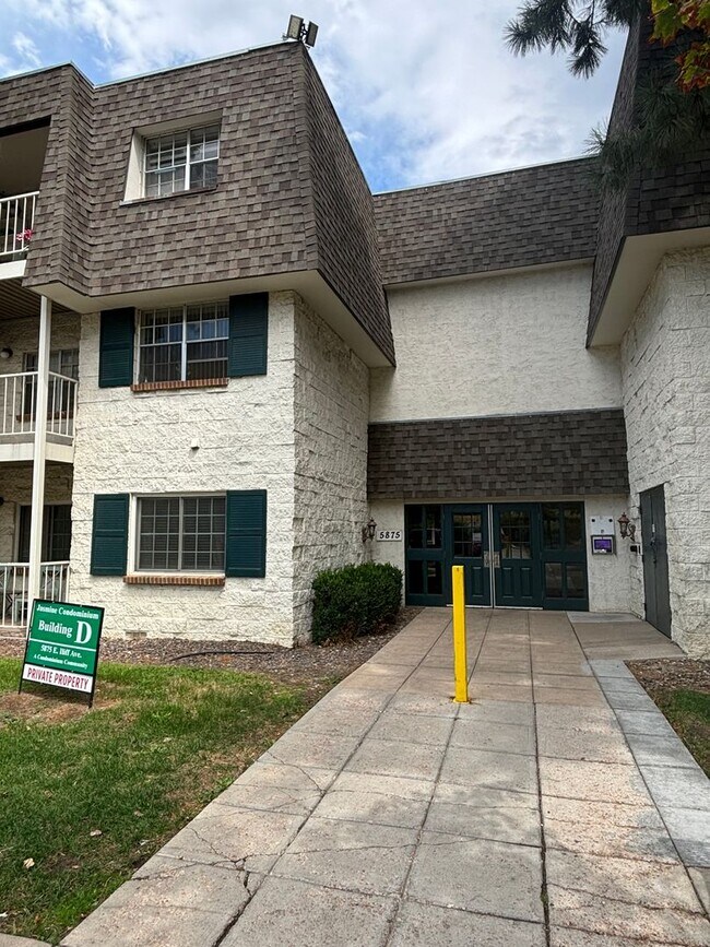 Building Photo - Jasmine Condos Updated 1 bd/1ba