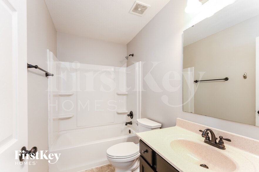 Building Photo - 5593 W Woodhaven Dr