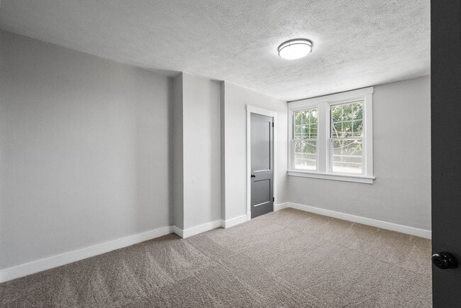 Building Photo - Stunning 3 bedroom home in Carrick availab...
