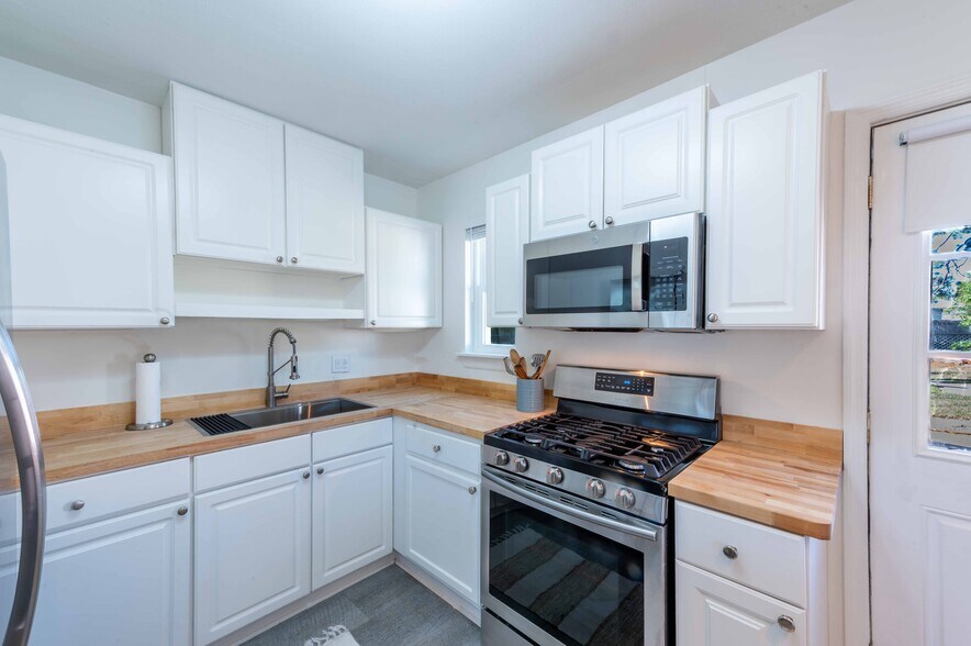 Building Photo - 1216 10th St N