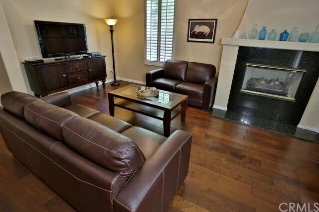 Building Photo - 322 5th St