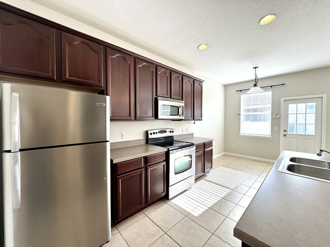Building Photo - 13221 Silver Strand Falls Dr