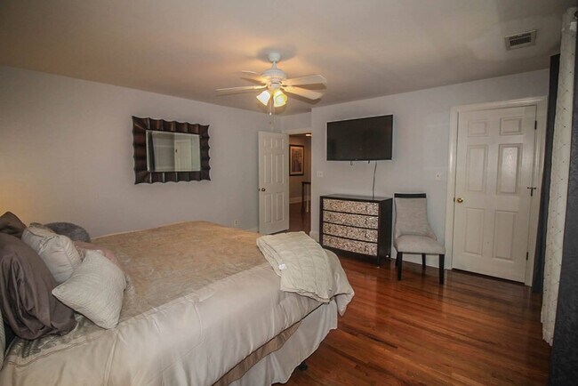 Building Photo - 4265 Deerwood Ln