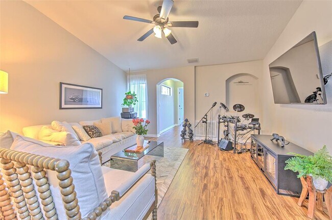 Building Photo - 11808 13th Way N