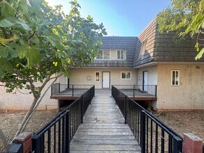 Building Photo - Beaitifully updated 2 bedroom 1.5 bathroom...