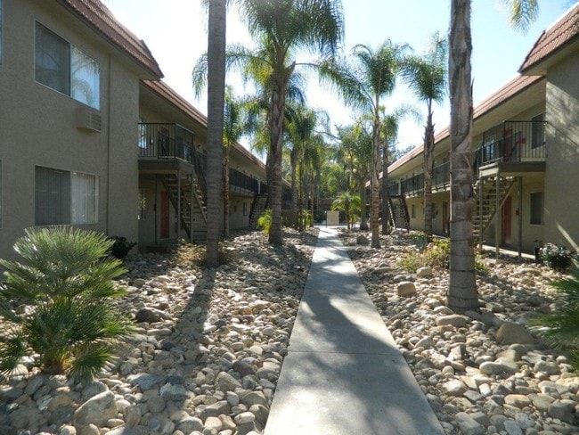 Building Photo - Twin Villas