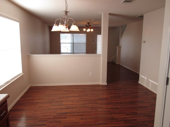 Building Photo - 408 N Cascades Ave
