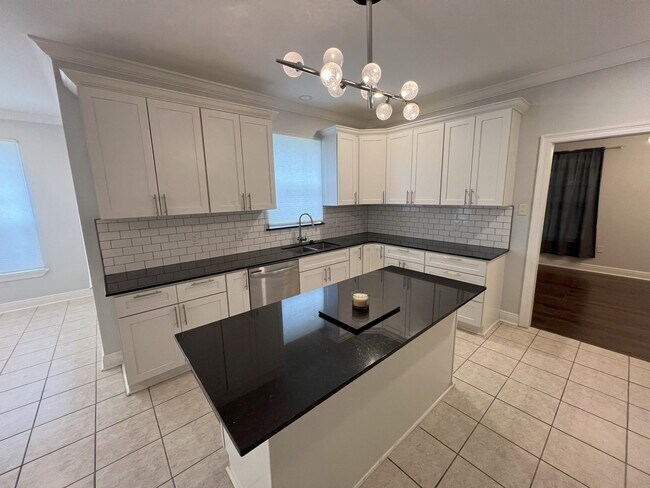 Building Photo - Newly remodeled, 4 bedroom, 2.5 bathroom home in Baton Rouge, LA