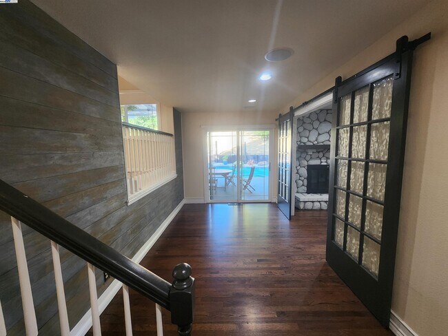 Building Photo - 1127 Mataro Ct