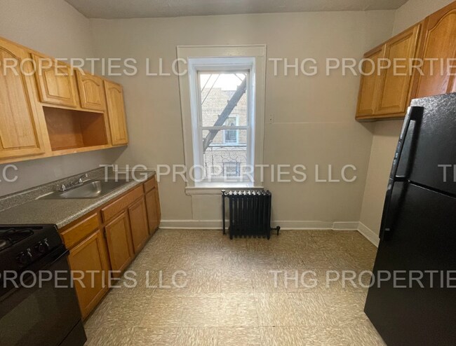 Building Photo - 671 Lincoln Ave