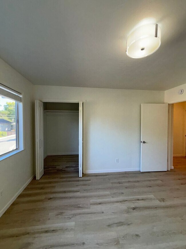 Building Photo - 233 4th Ave