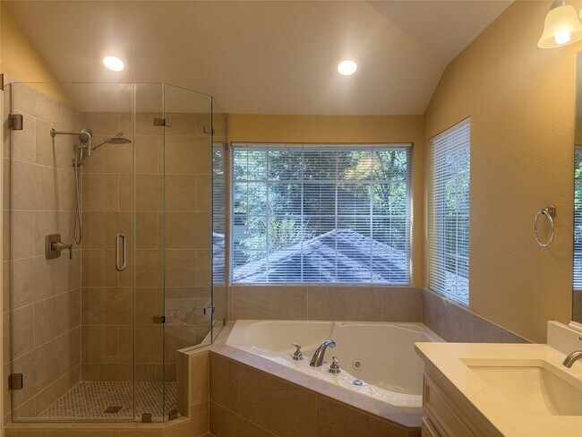 Building Photo - 111 S Dreamweaver Cir