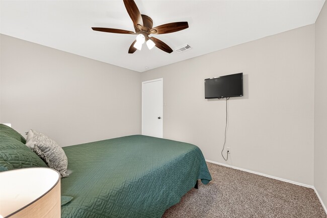 Building Photo - 5814 N Magazine Cir