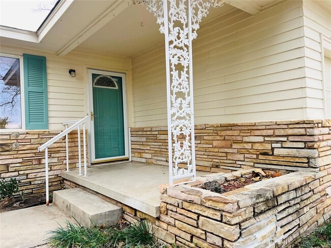 Building Photo - 1847 N Allen Ln