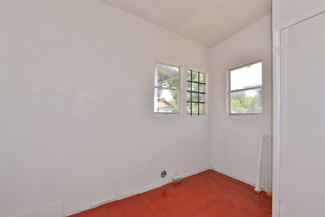 Building Photo - Nice Historic Home Near  Downtown