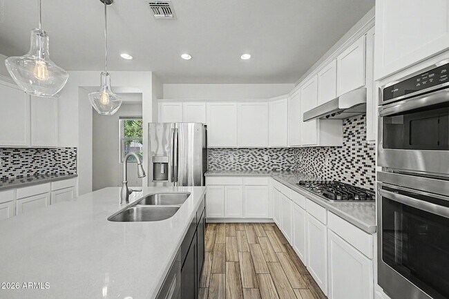Building Photo - 1575 W Marlin Dr