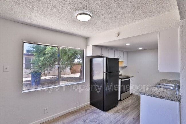 Building Photo - 1417 E Southern Ave